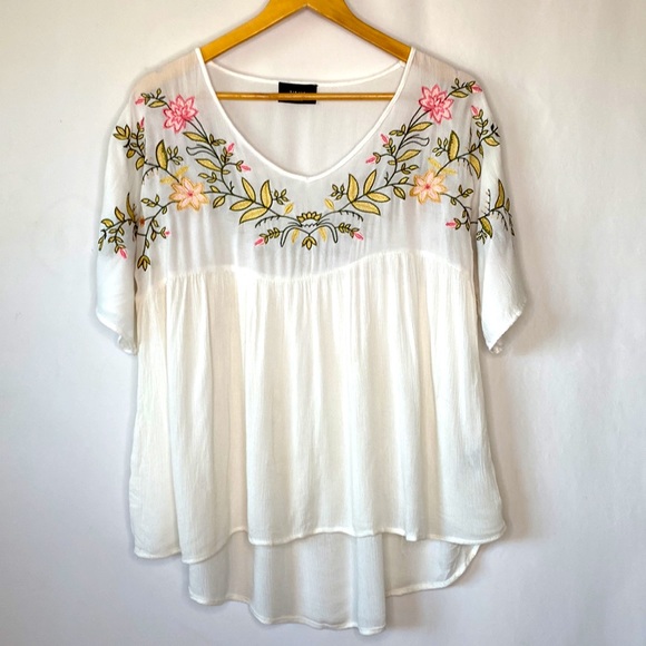Vici Embroidered Floral Bohemian Top Size M - Picture 2 of 8